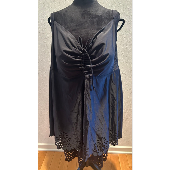 Women's BLOOMCHIC Black Plus Size 28 Bikini Tankini Top - Picture 2 of 8